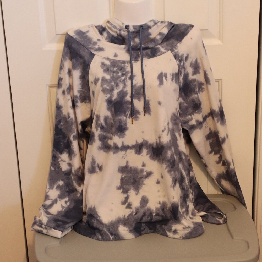 Zeolos XL Blue and White Supersoft Tie-Dye Hoodie outdoors running hiking lounge